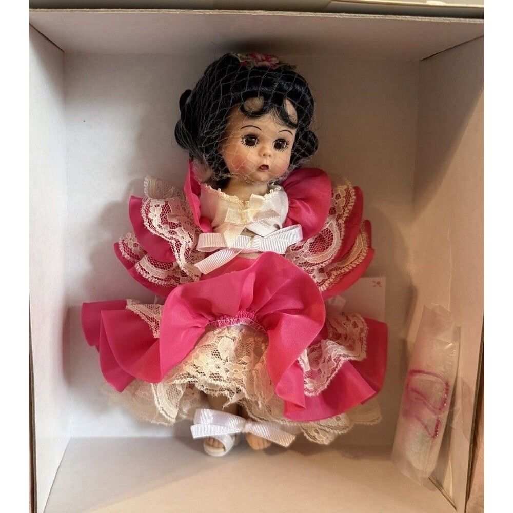 2004 Vintage Madame Alexander 8" Doll Cuba 38600 w/Tag Missing One Shoe
